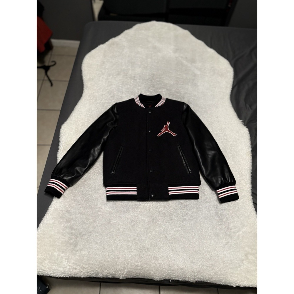 Air Jordan Boys Varsity Flight‎ Jacket Black Red Small Jump Basketball Sports